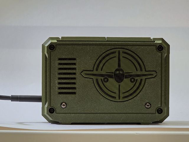 Задняя панель прибора с логотипом Air Radar
